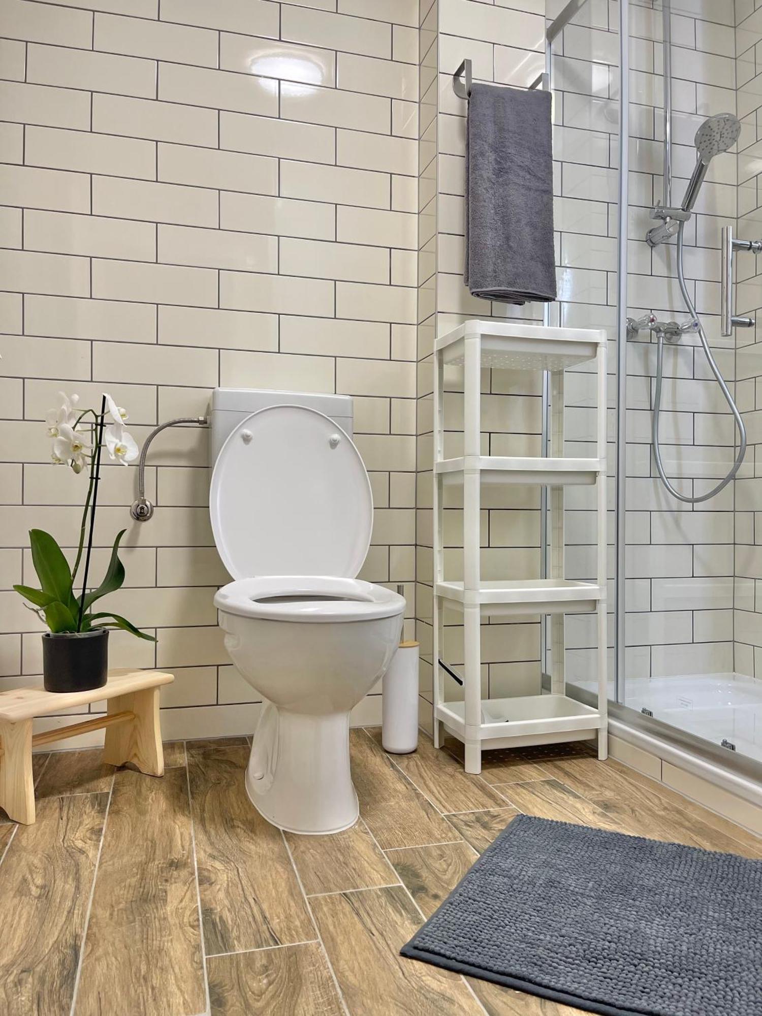 Terracotta Apartment - Zentral, Parken, Netflix, Kontaktloses Einchecken, Kingsize-Bett ヴッパータール エクステリア 写真